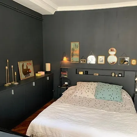 Triplex In Center Apartment *