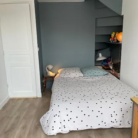 Triplex In Center Apartment *